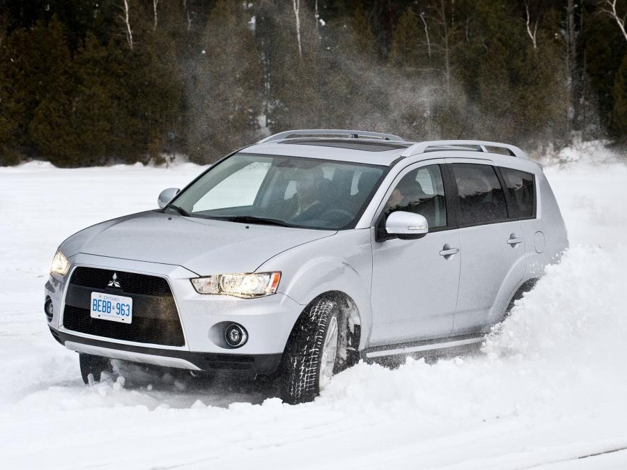  Mitsubishi Outlander 2009 года  (US) (фото 12 из 41)